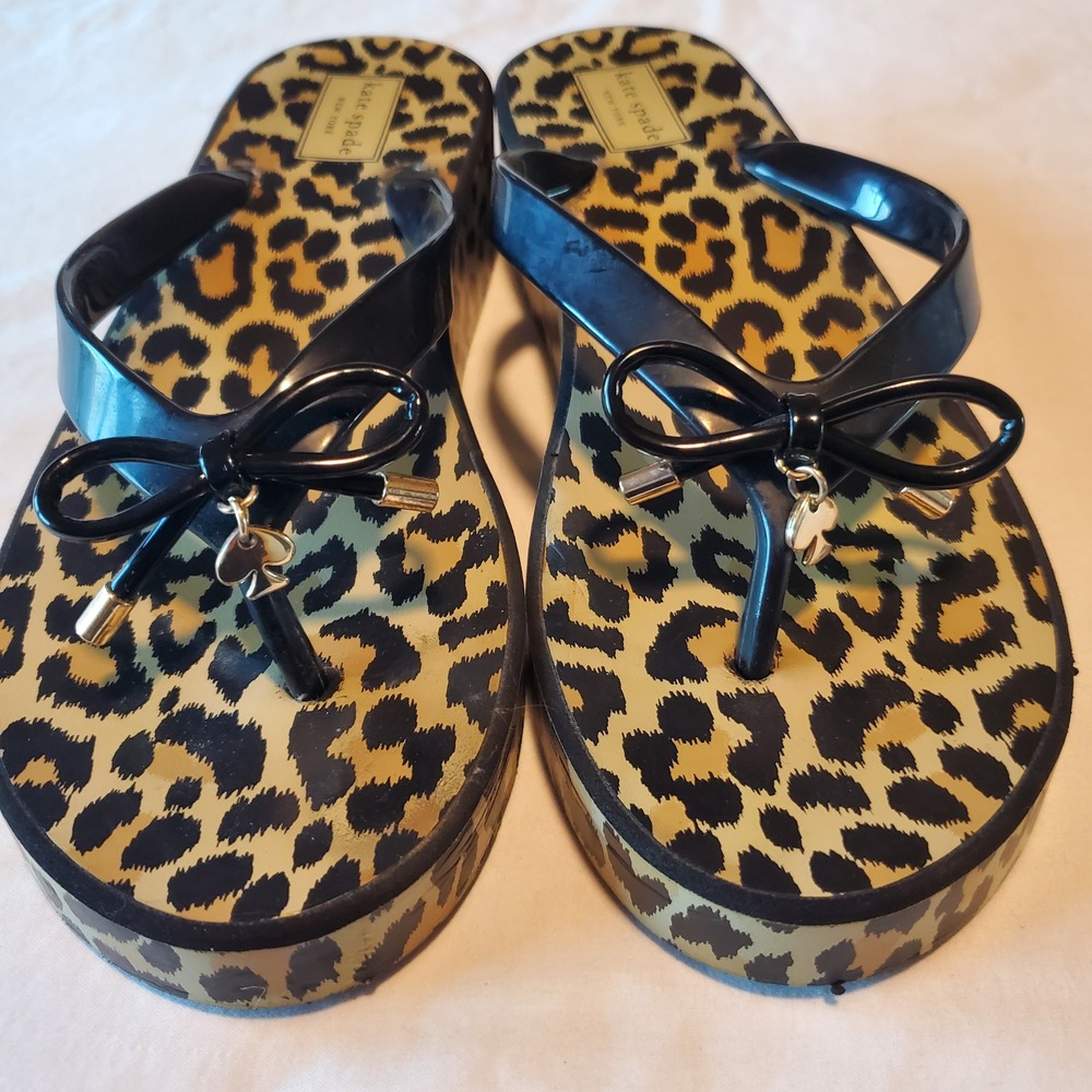 Kate Spade New York Women Leopard Print Platform Flip Flops Bow Spade Charm 9M